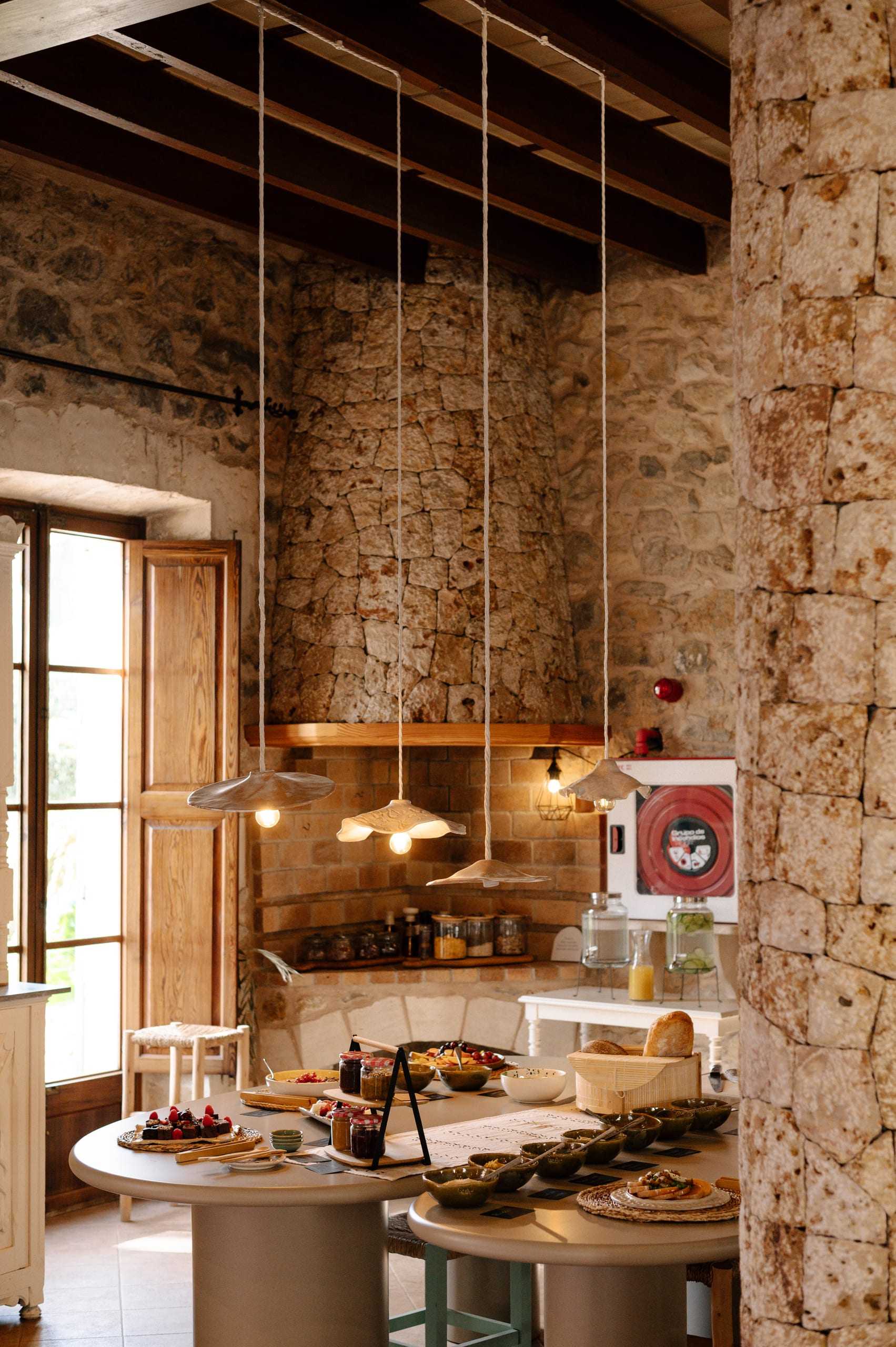Breakfast hall with wooden beams