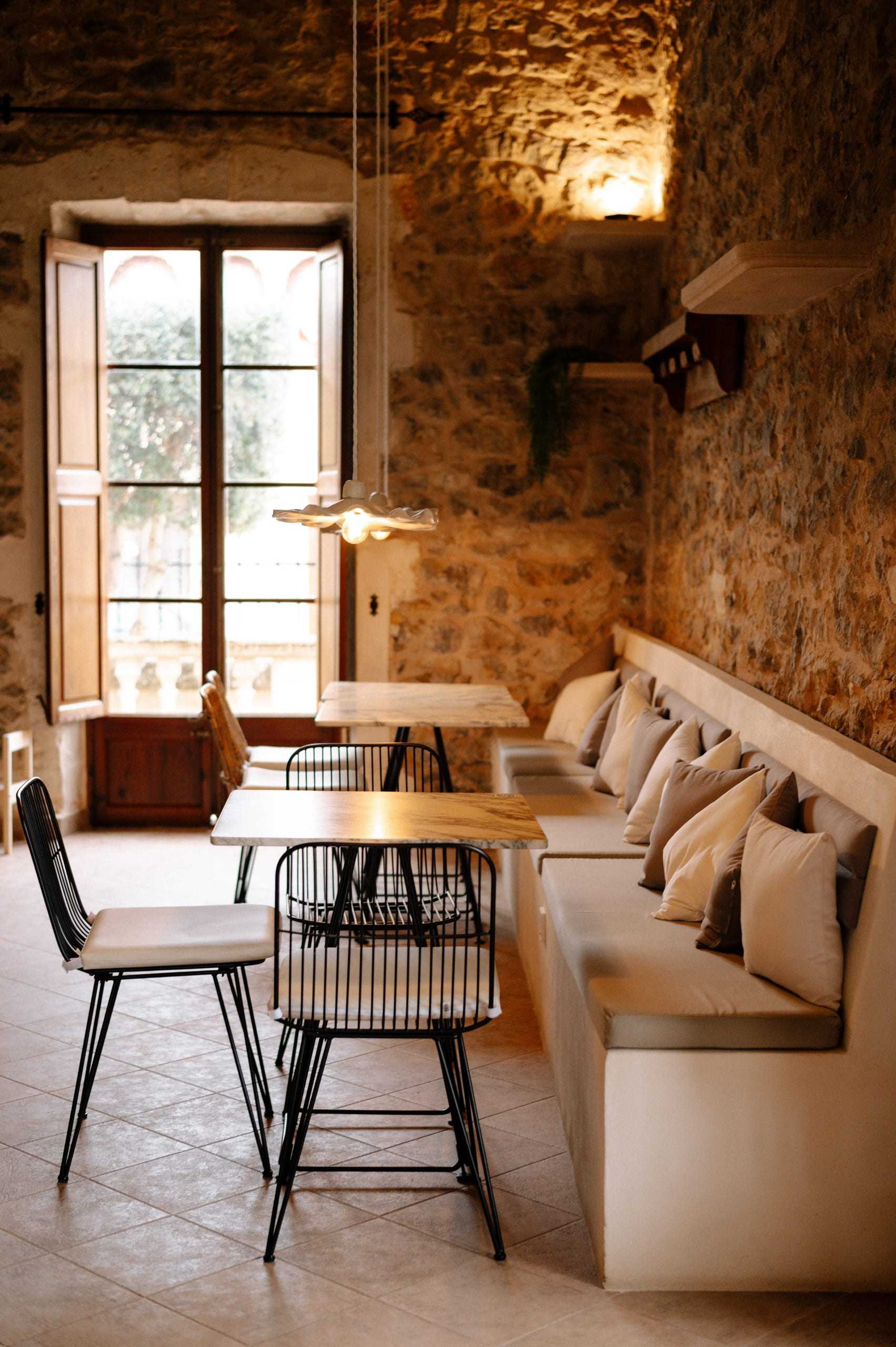 Lounge corner by the window